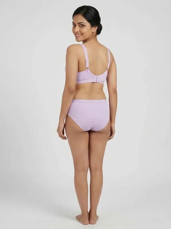 AI lingerie photo: back view of a lilac cotton bra and briefs on a model